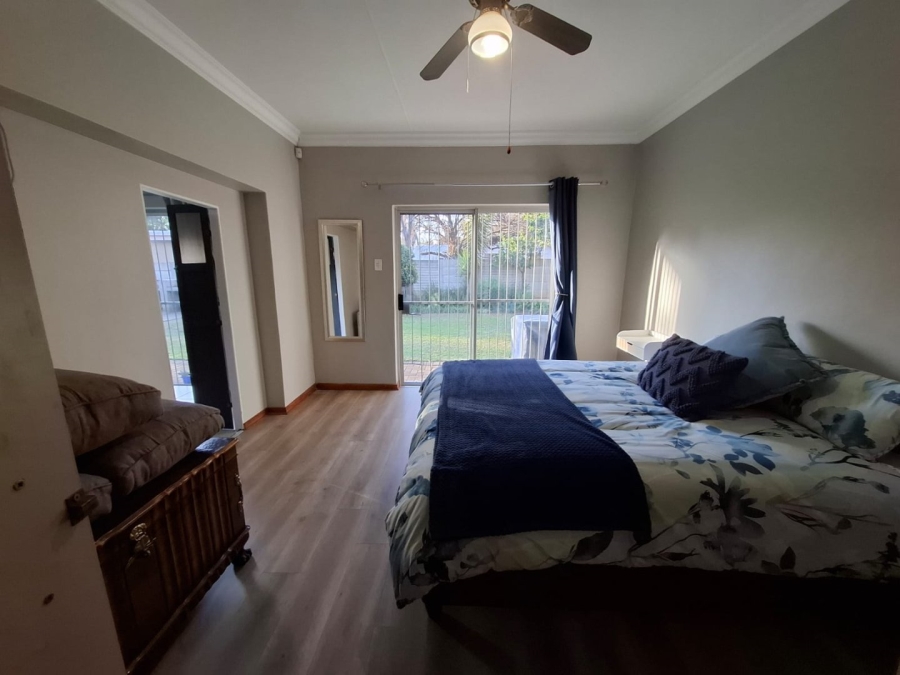 5 Bedroom Property for Sale in Langenhovenpark Free State